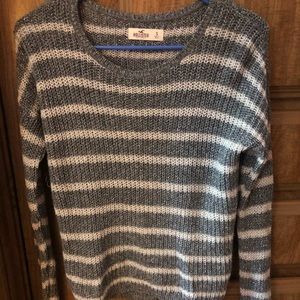 Grey and white Hollister sweater size S